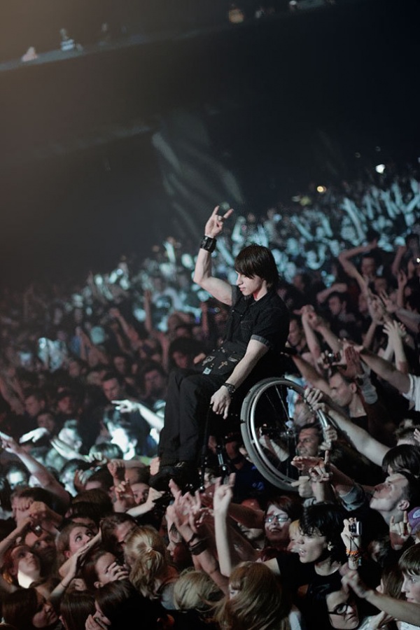 Guy In Wheelchair Crowdsurfs At Korn Concert In Moscow