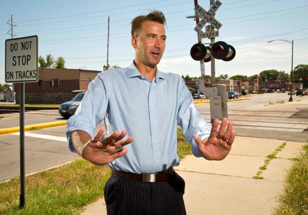iowa man saves couple from train