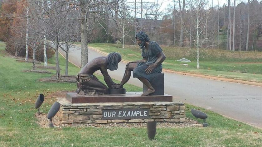 jesus kneeling down and washing his disciples feet