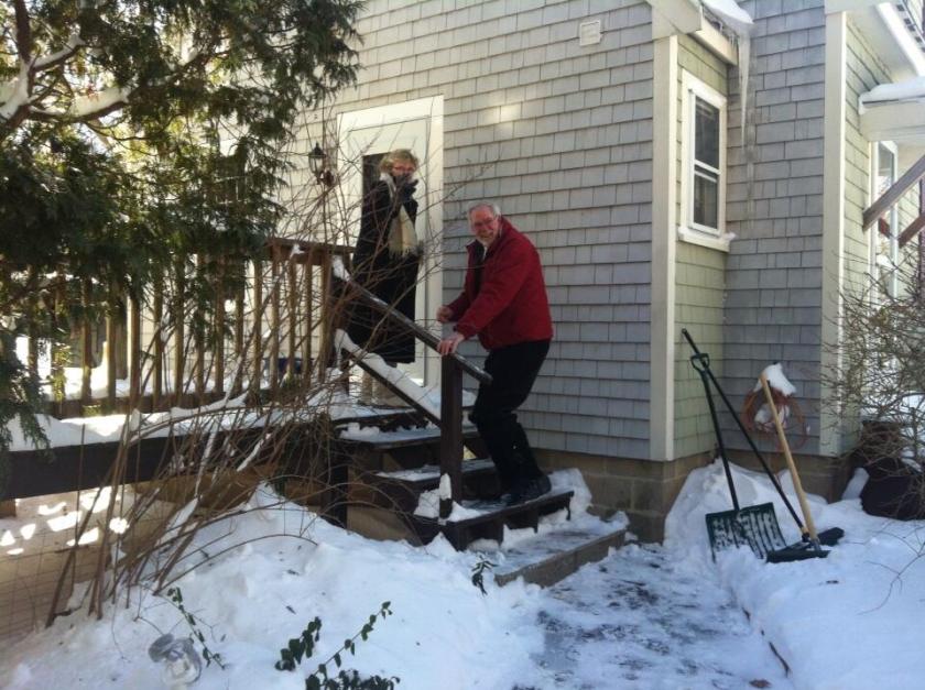 neighbours act of kindness help man get rescued