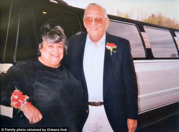 Couple Married for 60 Years Die Holding Hands1