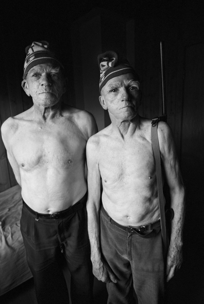 Heartbreaking Photo Series Captures The Final Years Of Two Brothers And Lifelong Best Friends