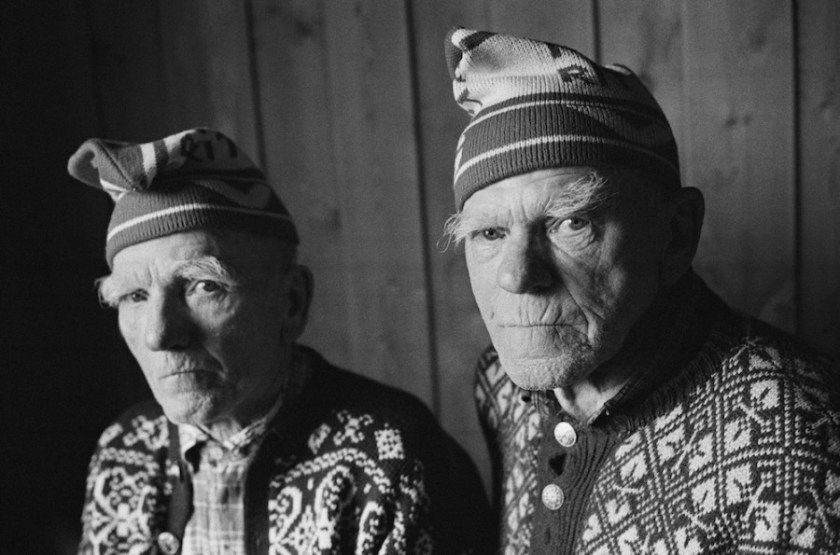 Heartbreaking Photo Series Captures The Final Years Of Two Brothers And Lifelong Best Friends7