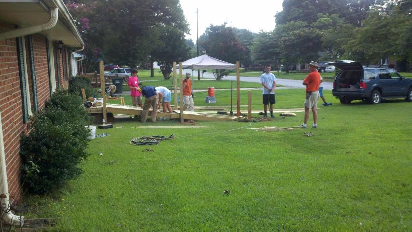 Neighbors helping out an older couple who have trouble with their front steps ( hotwir3)