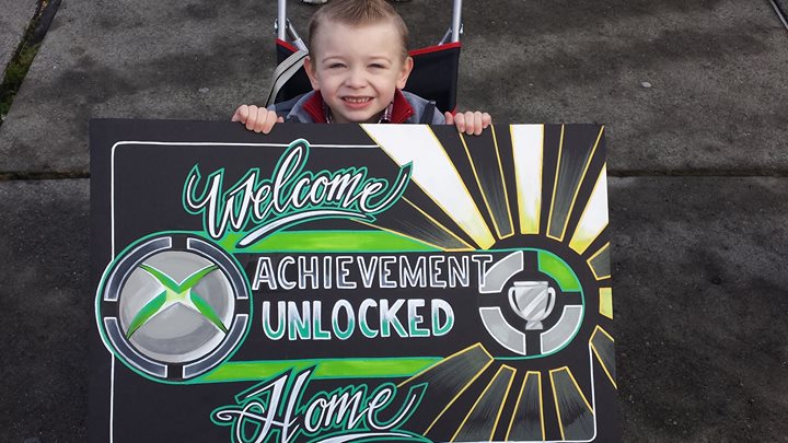 baby waiting for soldier daddy