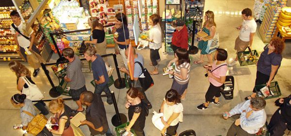 800px-Waiting_in_line_at_a_food_store