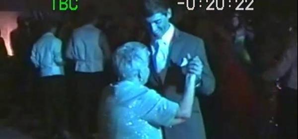 Ohio teen takes 89-year-old great-grandma to prom