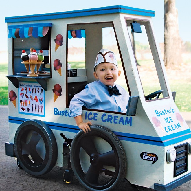  The loving daddy who built this ice cream truck Halloween costume around his son’s wheelchair.