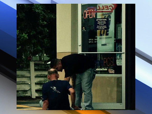 Tampa man gives homeless man his shoes and it's captured in a photo