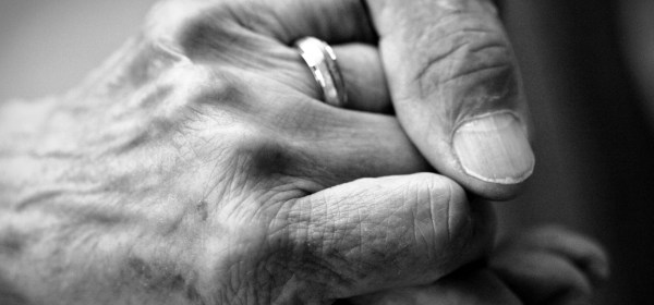 o-OLD-COUPLE-HOLDING-HANDS-facebook