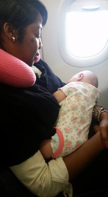 Mom Thanks an Airline Passenger for Her Kindness