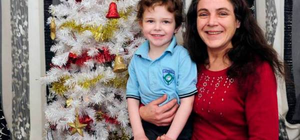 A mystery person left this note and £100 in Claire Rock’s mailbox this past week to help the single mother buy presents for son. Rock had been worrying she wouldn’t be able to give her 5-year-old any Christmas gifts this year because she’s been struggling so much financially. “I just burst into tears,” she said. “I want others to know there are so many kind people out there.” The letter reads: “To Claire: I know life has been tough these last few months. Please accept this gift to help keep the magic of Christmas so special for wee John. We all know it’s not all about the money, but we know too that Christmas costs a fortune. Stay positive. Love from a fellow human.” (via Michael Gillen/HEMEDIA)