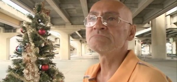 City throws away homeless man’s Christmas tree community takes action
