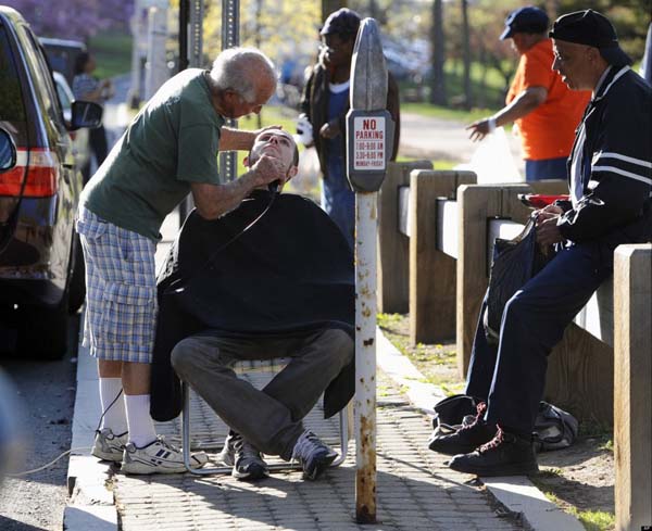 This 82 year-old barber brings clippers to the park to give homeless people a free shave.